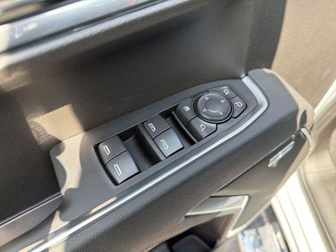 New 2026 GMC Sierra 1500 SLT image 18