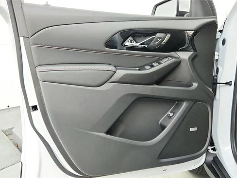 Used 2023 Chevrolet Traverse RS FWD image 45
