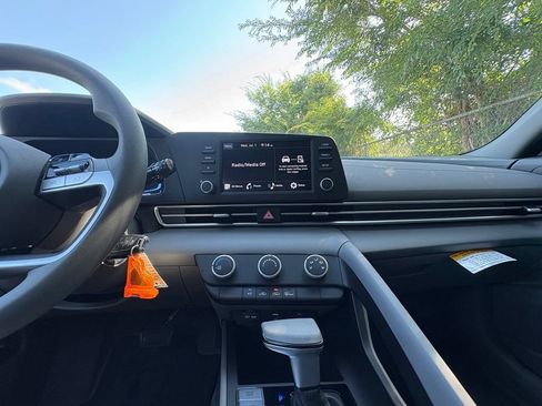 New 2026 Hyundai Elantra SE FWD image 5