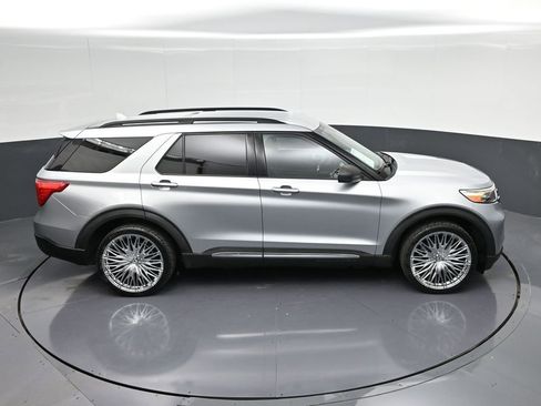 Used 2020 Ford Explorer XLT w/ Equipment Group 202A RWD image 20
