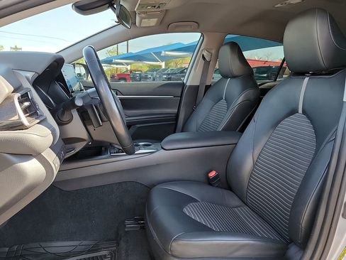 Used 2022 Toyota Camry SE FWD image 12