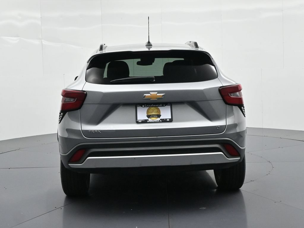 Used 2025 Chevrolet Trax LT FWD image 7