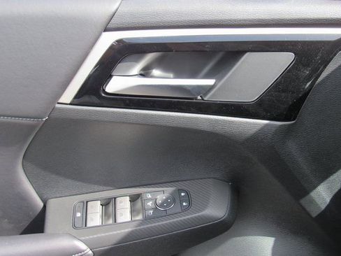 New 2025 Mitsubishi Outlander SE FWD image 12