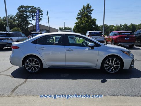 Used 2022 Toyota Corolla SE FWD image 6