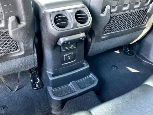 Used 2018 Jeep Wrangler Unlimited Rubicon w/ Dual Top Group AWD/4WD image 10