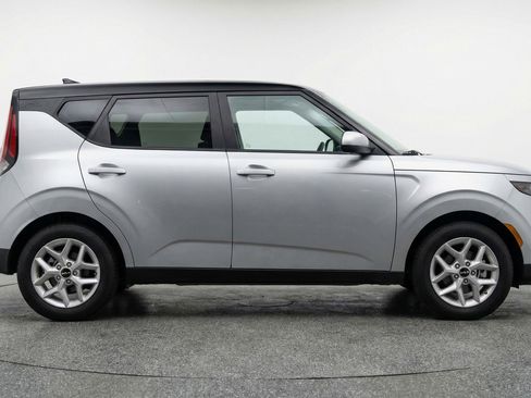 Used 2025 Kia Soul LX w/ LX Technology Package image 11
