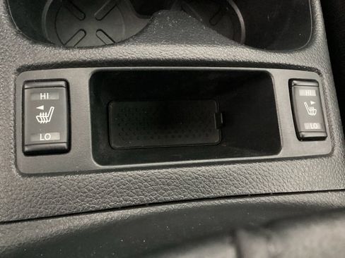 Used 2017 Nissan Rogue SV AWD/4WD image 16