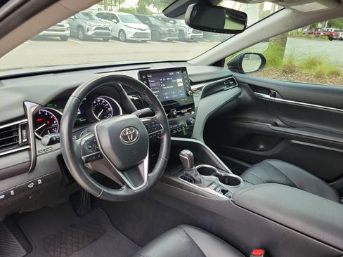 Used 2024 Toyota Camry XLE FWD image 12