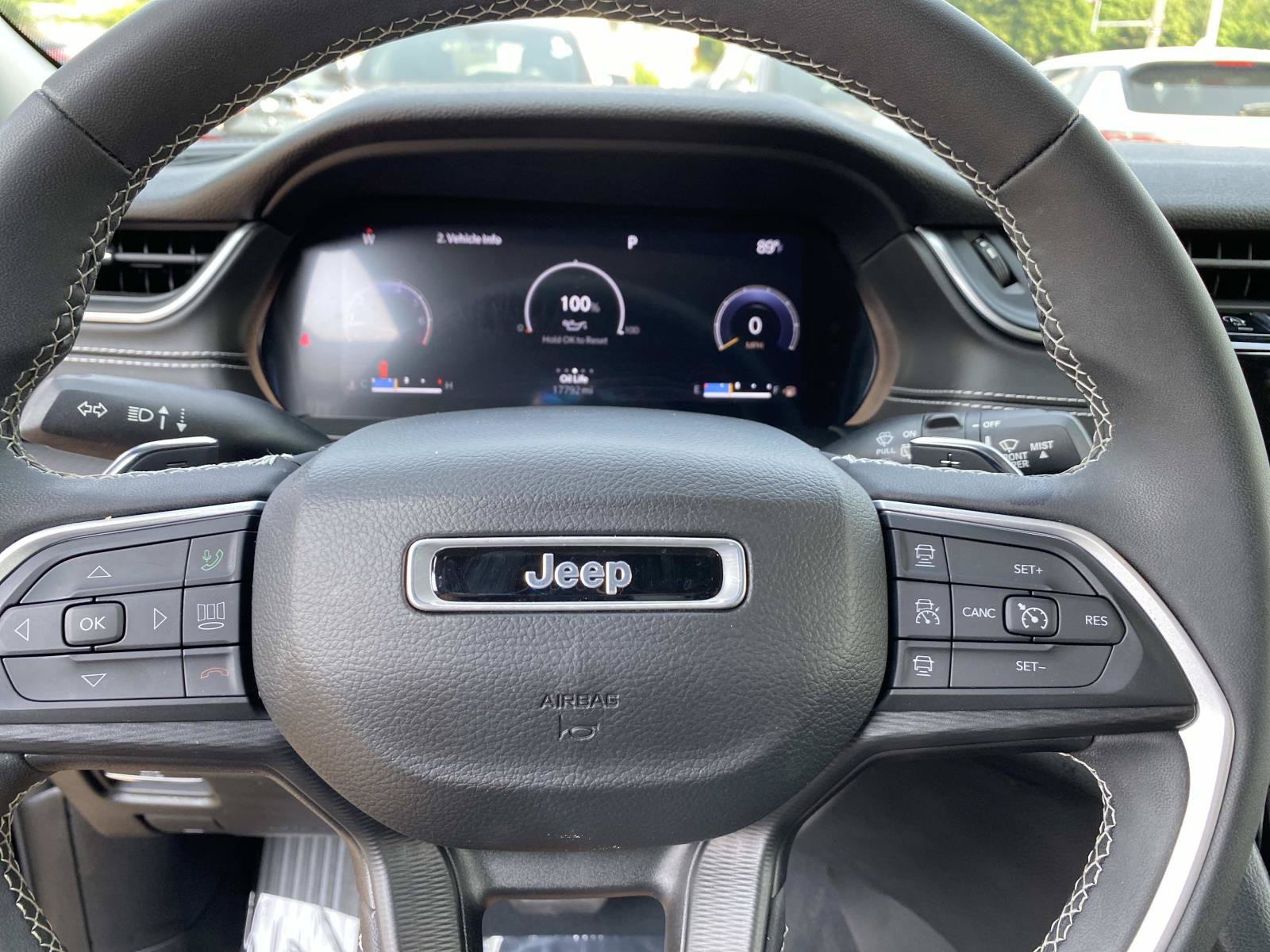Used 2023 Jeep Grand Cherokee Laredo AWD/4WD image 14