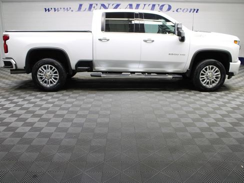 Used 2023 Chevrolet Silverado 2500 High Country AWD/4WD image 2