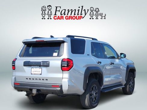Used 2025 Toyota 4Runner SR5 AWD/4WD image 4