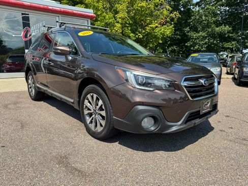 Used 2019 Subaru Outback 3.6R Touring AWD/4WD image 2