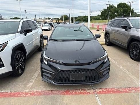 Used 2023 Toyota Corolla SE FWD image 2