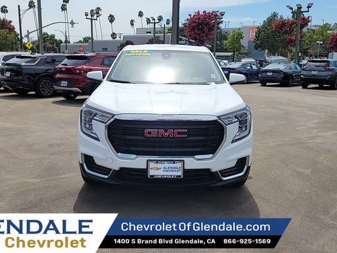 Certified 2024 GMC Terrain SLE FWD image 3