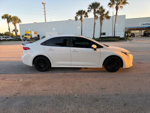 Used 2022 Toyota Corolla LE FWD image 6