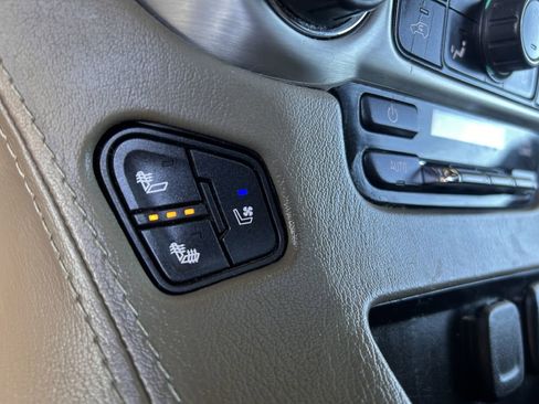 Used 2018 GMC Yukon SLT w/ Premium Edition image 7