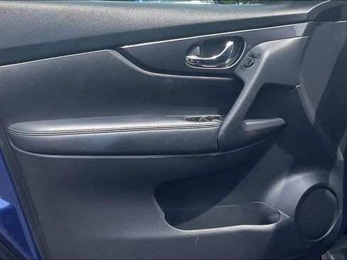 Used 2017 Nissan Rogue S AWD/4WD image 26