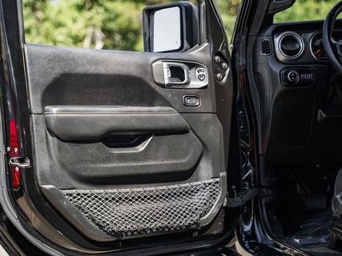 Used 2020 Jeep Gladiator Overland w/ Cold Weather Group image 35