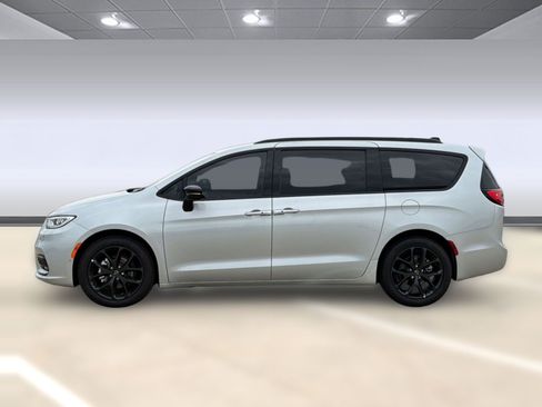 New 2026 Chrysler Pacifica Select w/ S Appearance Package FWD image 2