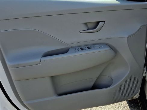 Used 2024 Hyundai Kona SEL image 11