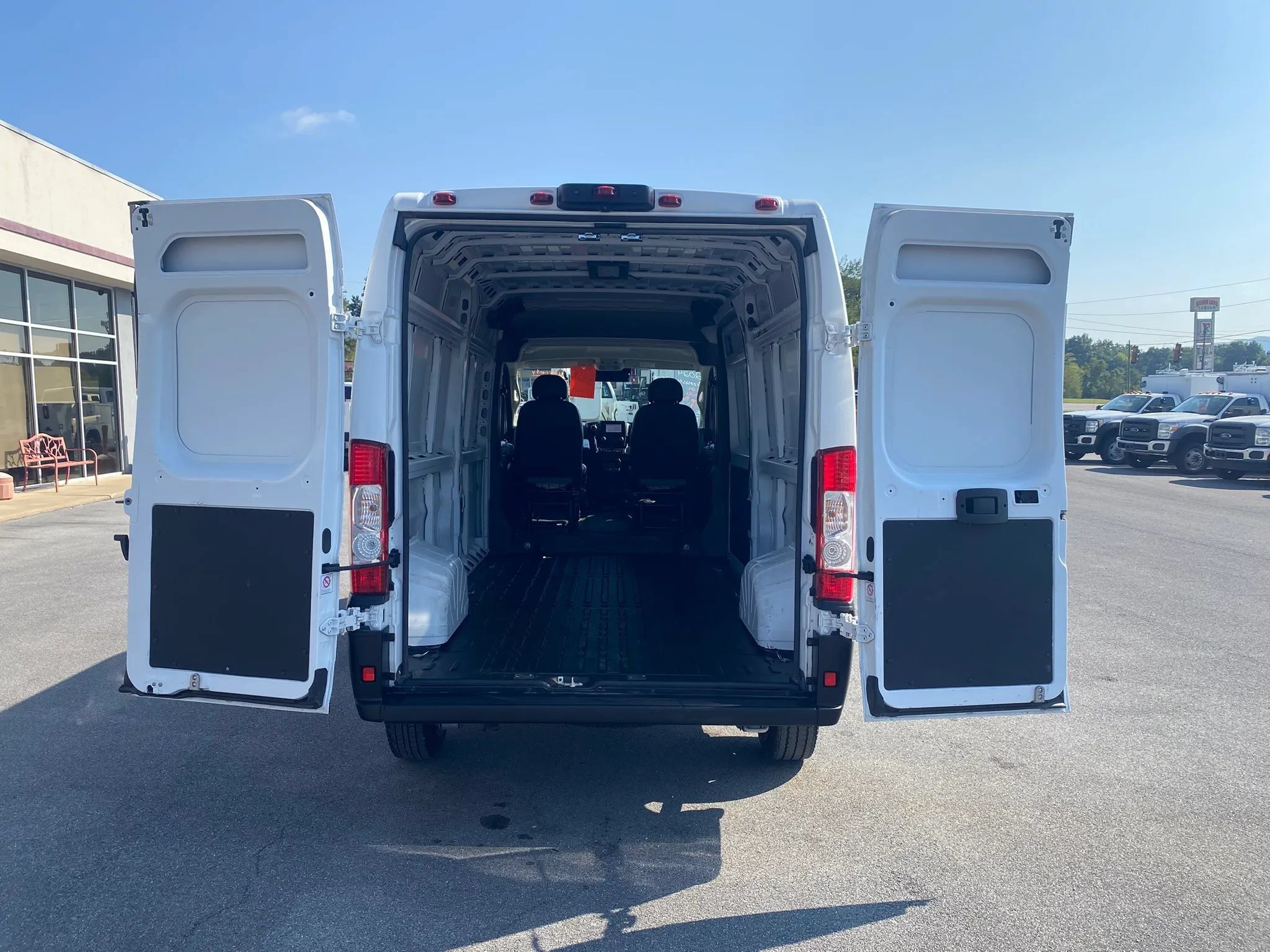 Used 2024 RAM ProMaster 2500 w/ Convenience Group FWD image 23