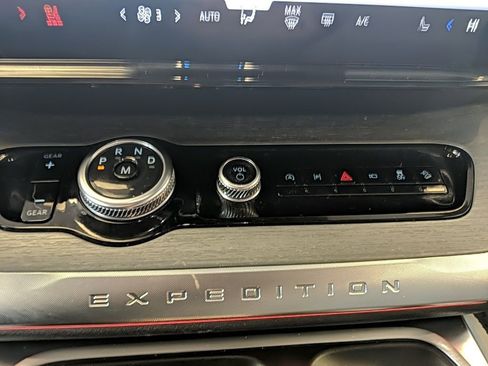 Used 2025 Ford Expedition Max Platinum image 25