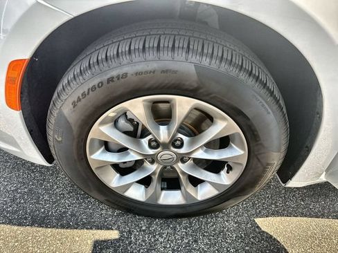 Used 2026 Chrysler Pacifica Limited AWD/4WD image 10