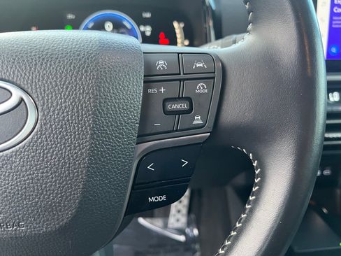 Used 2025 Toyota Camry SE FWD image 15