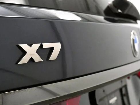 Used 2022 BMW X7 M50i image 10