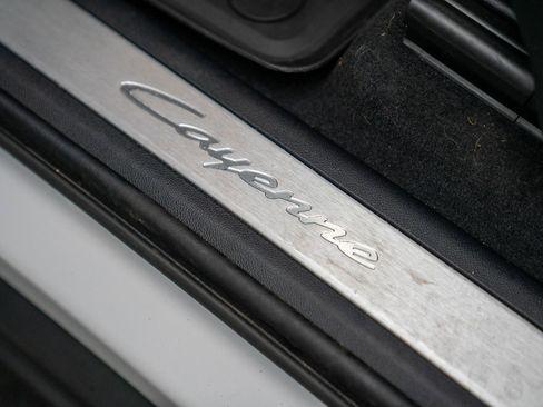 Used 2025 Porsche Cayenne image 12