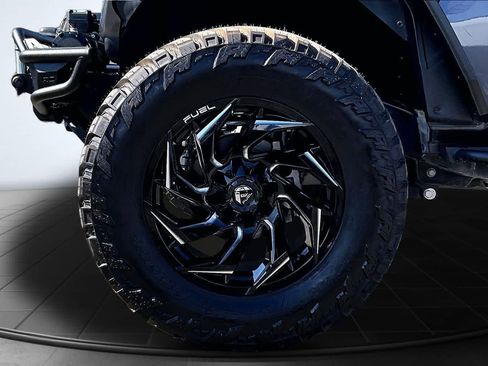 Used 2025 Jeep Wrangler Unlimited Rubicon AWD/4WD image 8