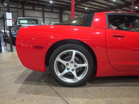 Used 2001 Chevrolet Corvette Coupe RWD image 9