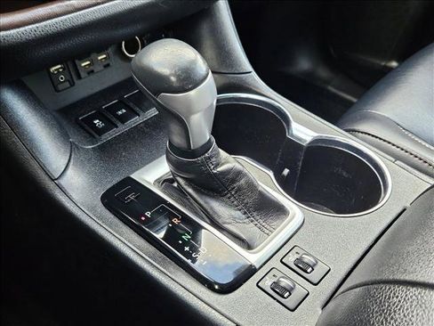 Used 2019 Toyota Highlander XLE FWD image 12
