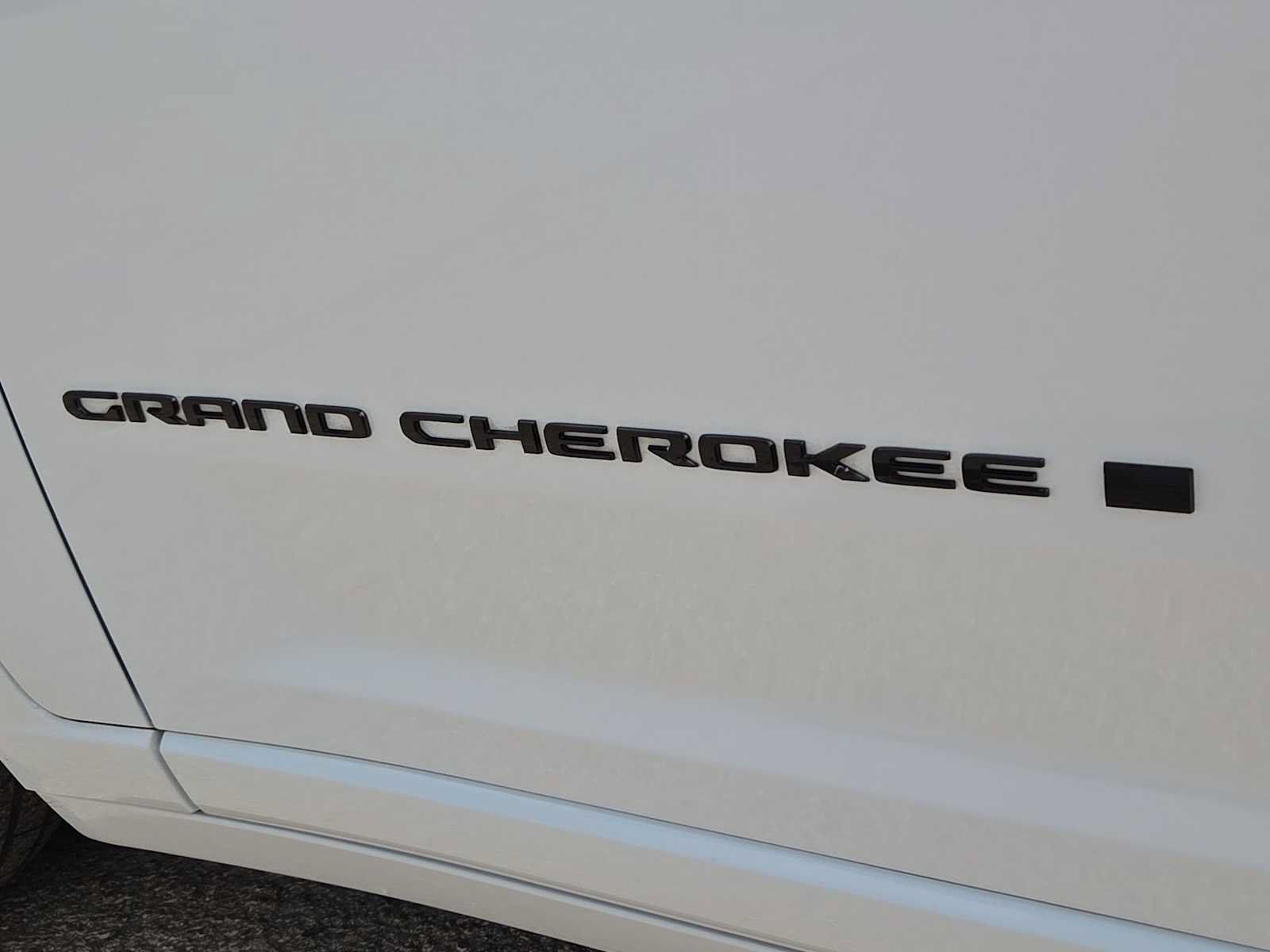 Used 2024 Jeep Grand Cherokee L Summit AWD/4WD image 11