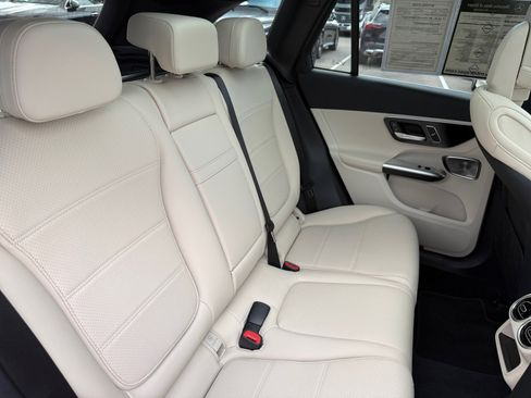 Used 2026 Mercedes-Benz GLC 300 4MATIC image 24