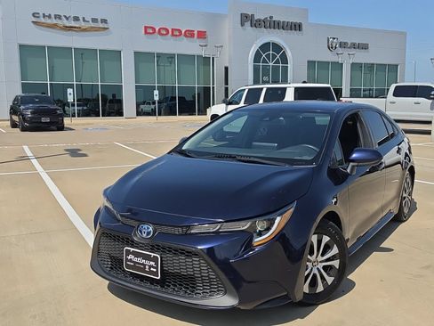 Used 2022 Toyota Corolla LE FWD image 1