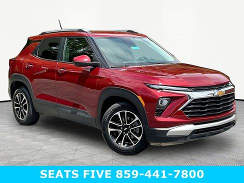 Used 2025 Chevrolet TrailBlazer LT FWD image 3