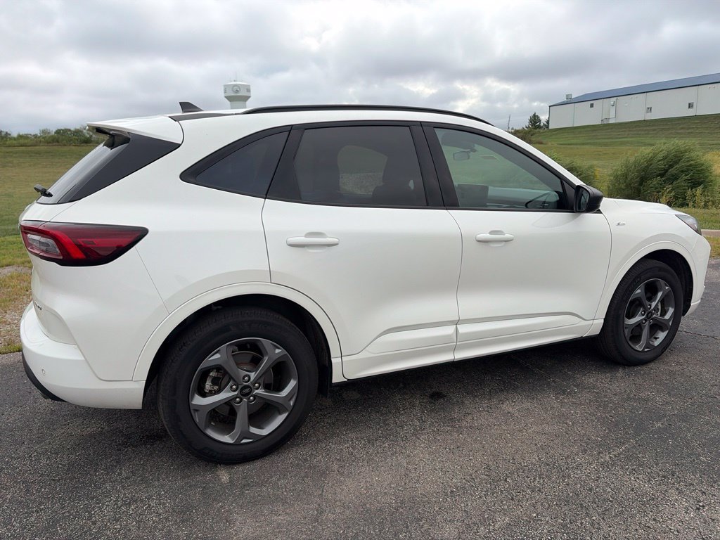 Certified 2024 Ford Escape ST-Line w/ Tech Pack #1 AWD/4WD image 4