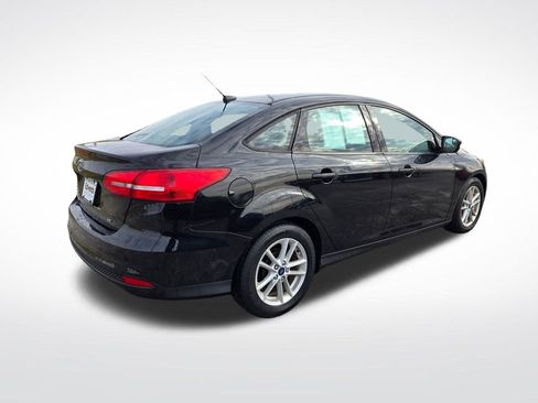 Used 2017 Ford Focus SE FWD image 3