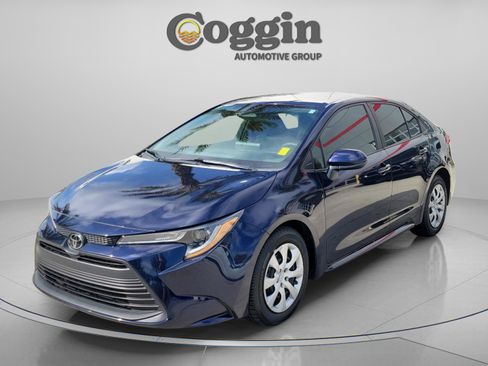 Used 2023 Toyota Corolla LE FWD image 1