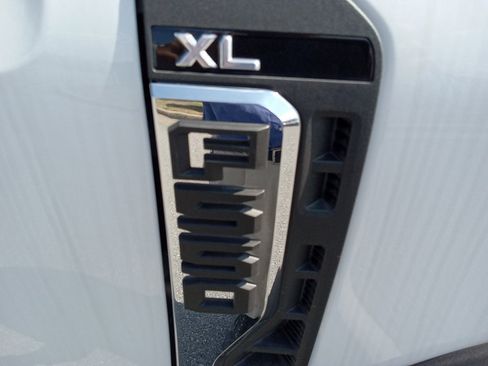 New 2023 Ford F550 4x4 Regular Cab Super Duty image 11