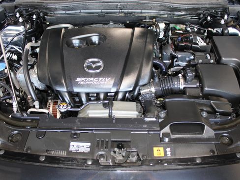 Used 2018 MAZDA MAZDA3 Sport w/ Preferred Equipment Package FWD image 34