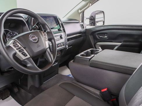 Used 2023 Nissan Titan SV image 24