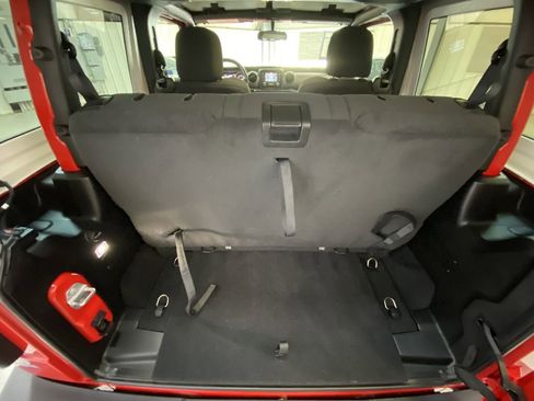 Used 2019 Jeep Wrangler Sport AWD/4WD image 29