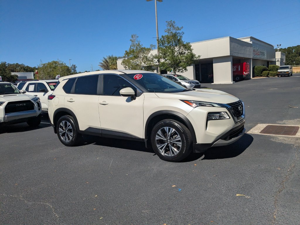 Used 2023 Nissan Rogue SV FWD image 1