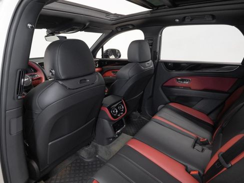 Used 2022 Bentley Bentayga AWD/4WD image 47