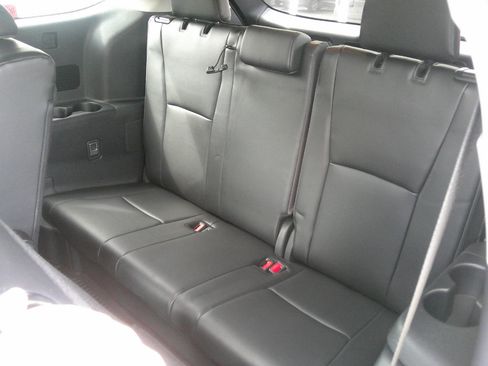 Used 2024 Toyota Highlander XLE image 14