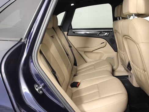 Certified 2022 Porsche Macan S AWD/4WD image 32