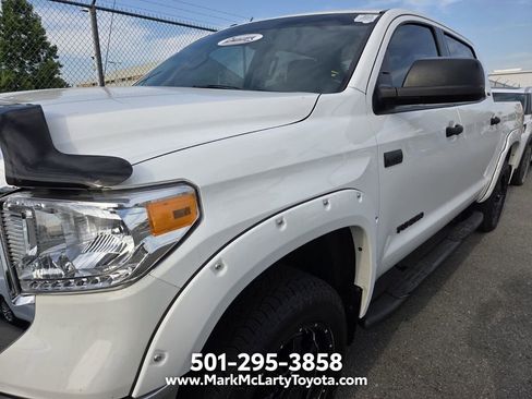 Used 2017 Toyota Tundra SR5 w/ SR5 Upgrade Package AWD/4WD image 4