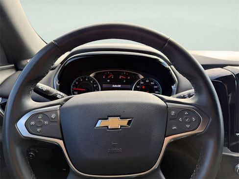 Used 2023 Chevrolet Traverse LT image 23